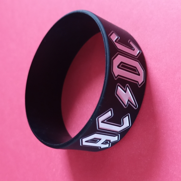 AC/DC BACK IN BLACK Rock Bands Bracelet NWOT - Picture 1 of 5